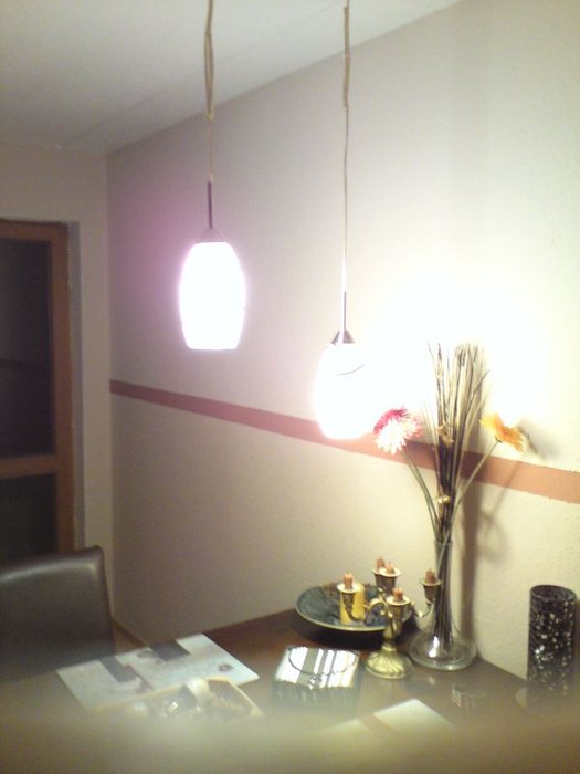 Glühbirne 75W links gegen Toshiba rechts